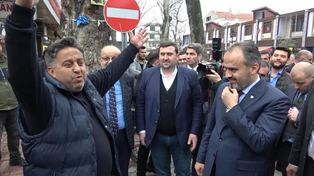 İznikliler coşkuyla karşıladıkları Başkan Aktaş&rsquo;a maniler s&ouml;yledi