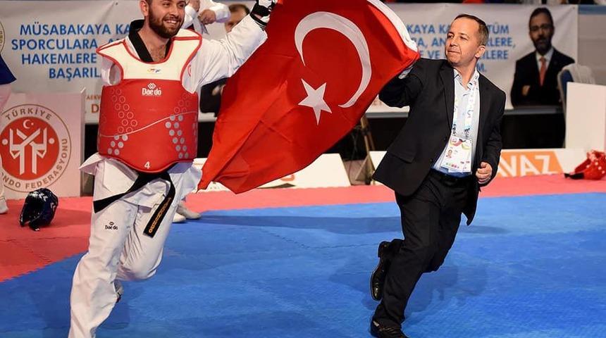 Konya B&uuml;y&uuml;kşehir Belediyesporlu tekvandocu d&uuml;nya şampiyonu oldu