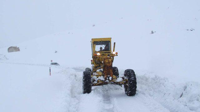 Adıyaman'da 63 köy yolu kardan kapandı