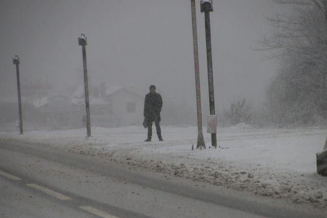 Bolu Dağı'nda kar yağışı ulaşımı etkiledi