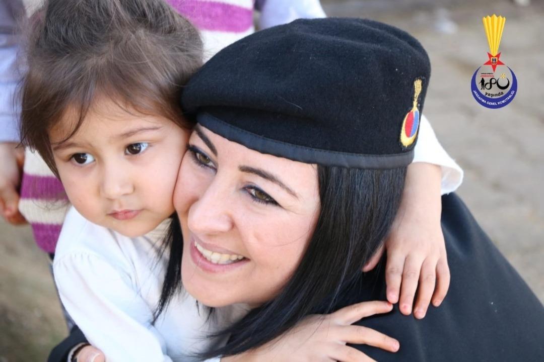 Aydın jandarması kuruluş yıl d&ouml;n&uuml;m&uuml; &ccedil;ocuklarla kutladı