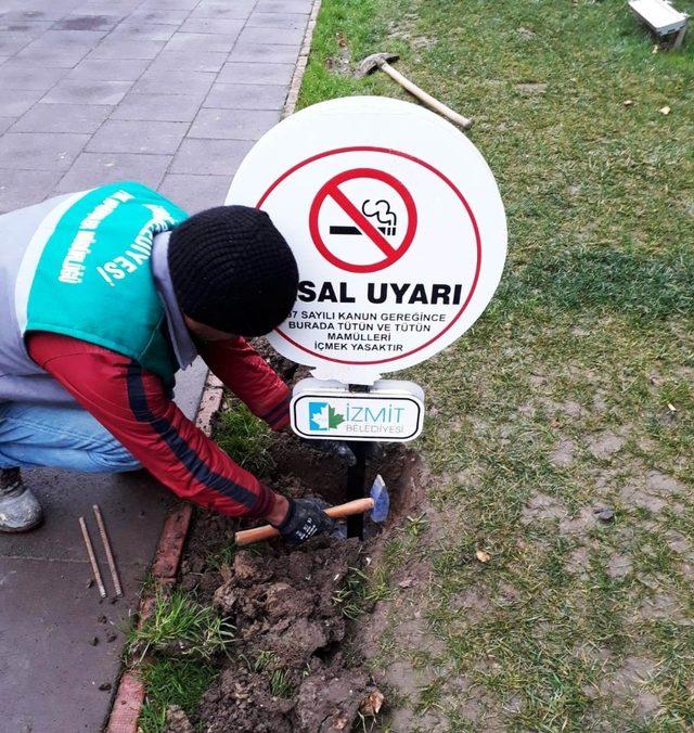 Dumansız hava sahası için parklara uyarı tabelası yerleştiriliyor