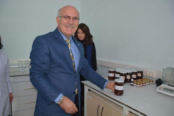 Üniversiteli tavuklar ve arılar, bilim için çalışıyor, kazanç sağlıyor G3