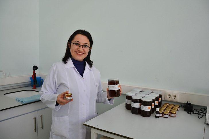 Üniversiteli tavuklar ve arılar, bilim için çalışıyor, kazanç sağlıyor G4