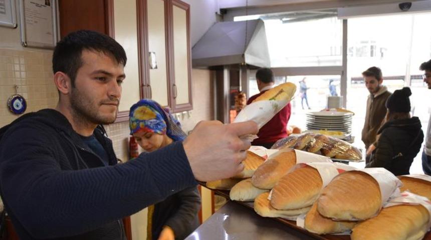 Bu lokantada öğrenciler para ödemiyor