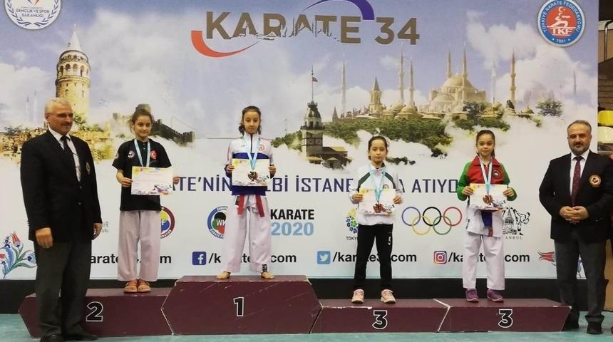 Salihlili karateciler turnuvaya damga vurdu