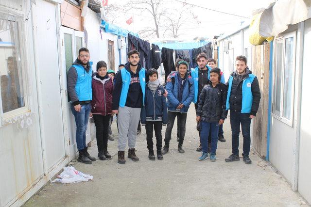 Afgan çocuklar Türkiye'ye uyum için kayak öğreniyor