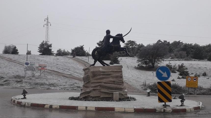 Bilecik&rsquo;te karla karışık yağmur