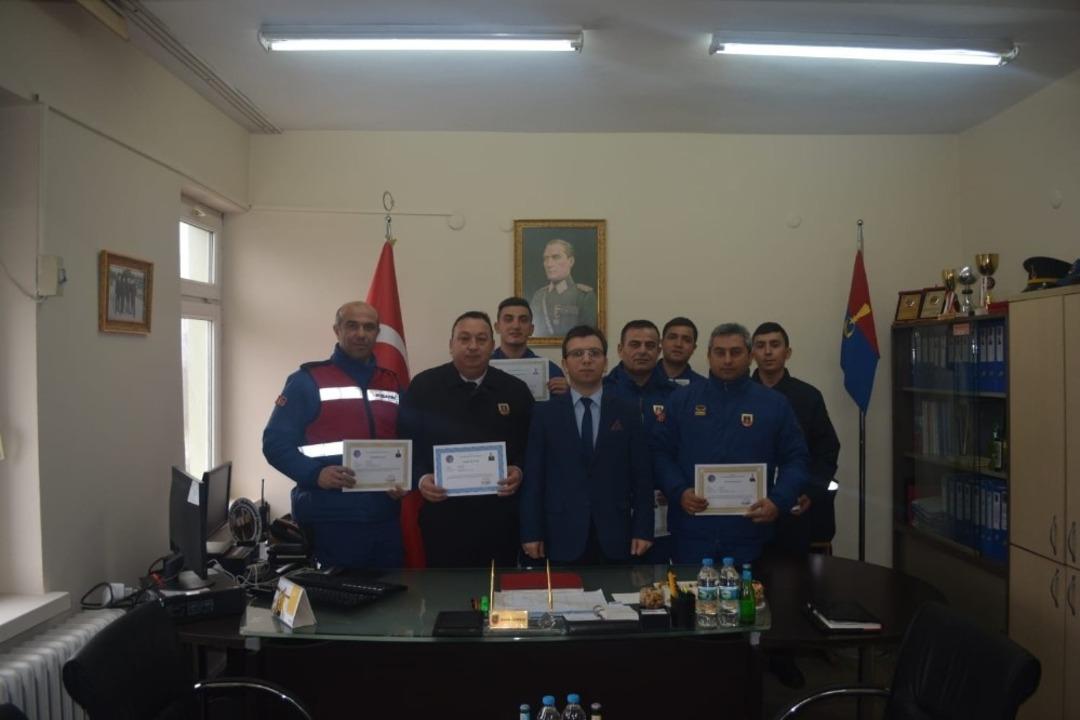 Kaymakam, jandarmayı &ouml;d&uuml;llendirdi