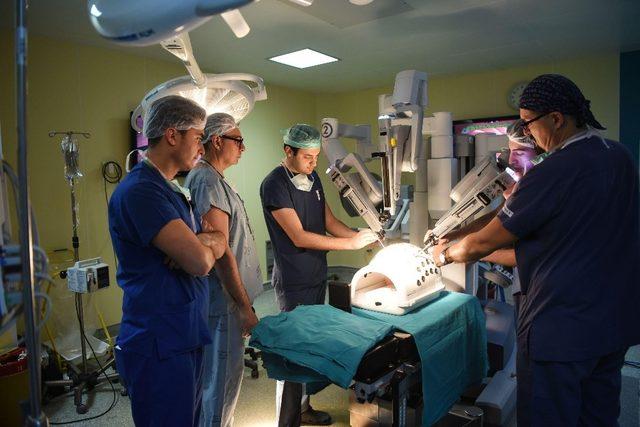 Ege Üniversitesi, geleceğin robotik cerrahlarını yetiştiriyor
