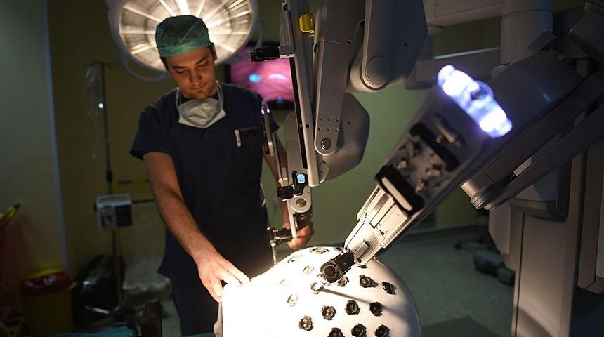 Ege &Uuml;niversitesi, geleceğin robotik cerrahlarını yetiştiriyor