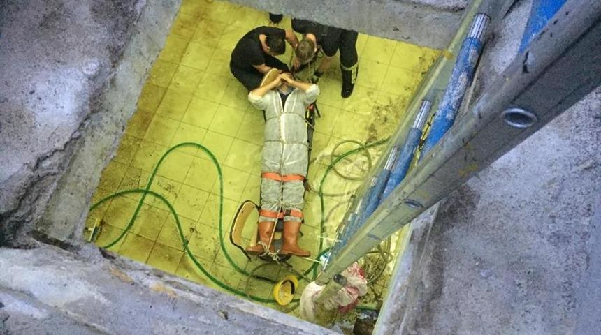 Kuyuya d&uuml;şen iş&ccedil;i itfaiye ekiplerince kurtarıldı