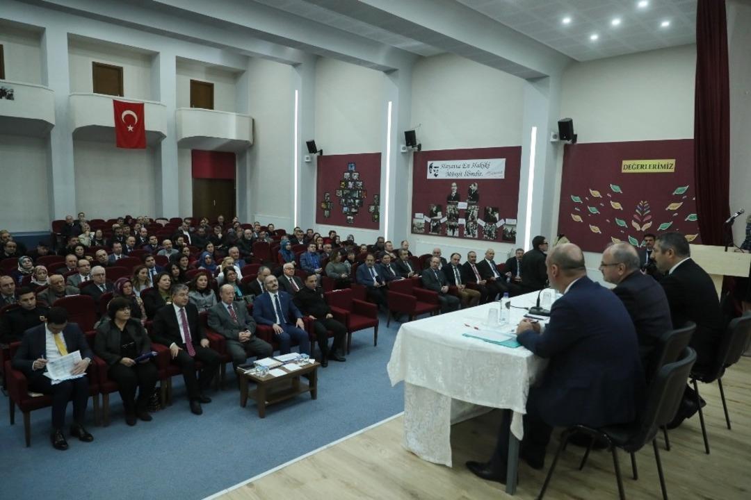 Vali &Ccedil;akacak, &ldquo;Kalkınma nitelikli eğitimle m&uuml;mk&uuml;n&rdquo;