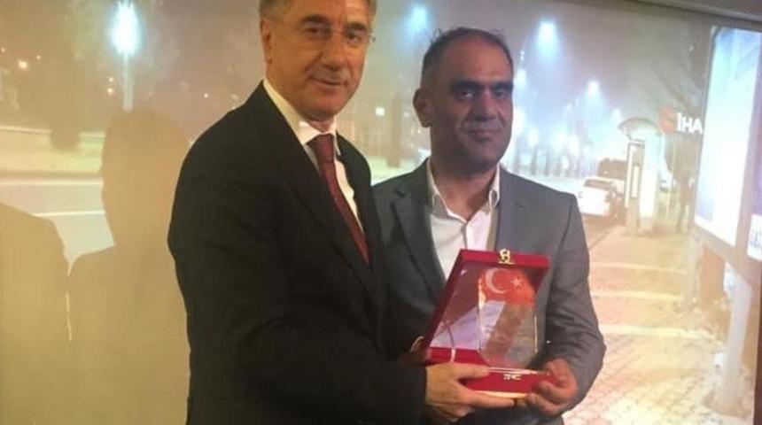 C&uuml;zdan bulup, sahibine teslim etmişti, &ouml;d&uuml;le layık g&ouml;r&uuml;ld&uuml;