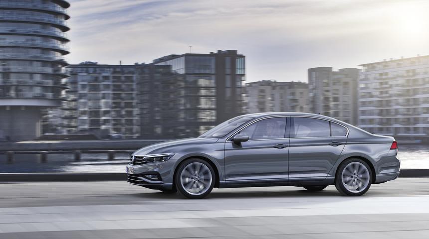 Volkswagen yeni Passat'ı g&ouml;r&uuml;c&uuml;ye &ccedil;ıkarıyor! İşte yeni Passat 2019'un &ouml;zellikleri