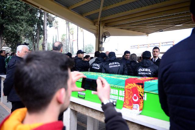 Fatih Terim'in babası, son yolculuğuna uğurlanıyor (3)