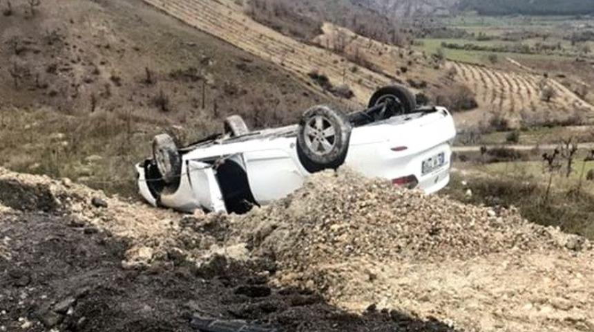 Otomobil şarampole yuvarlandı