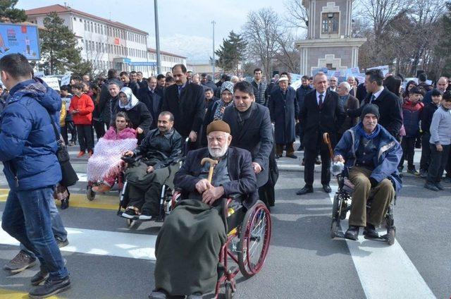 Erzincan’da “öncelik hayatın, öncelik yayanın” eylemi yapıldı