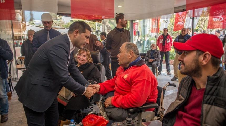 &Ouml;mer G&uuml;nel engellilerle bir araya geldi