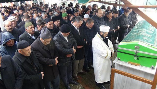 Yüksek gerilim hattına kapılan genç son yolculuğuna uğurlandı