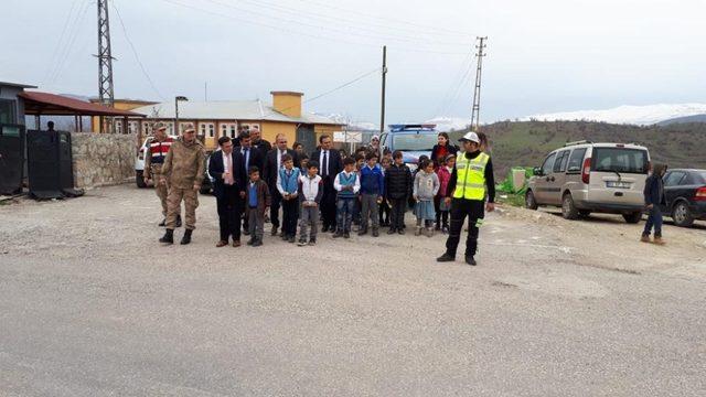 Gerger ilçesinde ‘Öncelik Hayatın Öncelik Yayanın’ projesi tanıtıldı