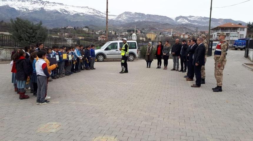 Gerger il&ccedil;esinde &lsquo;&Ouml;ncelik Hayatın &Ouml;ncelik Yayanın&rsquo; projesi tanıtıldı