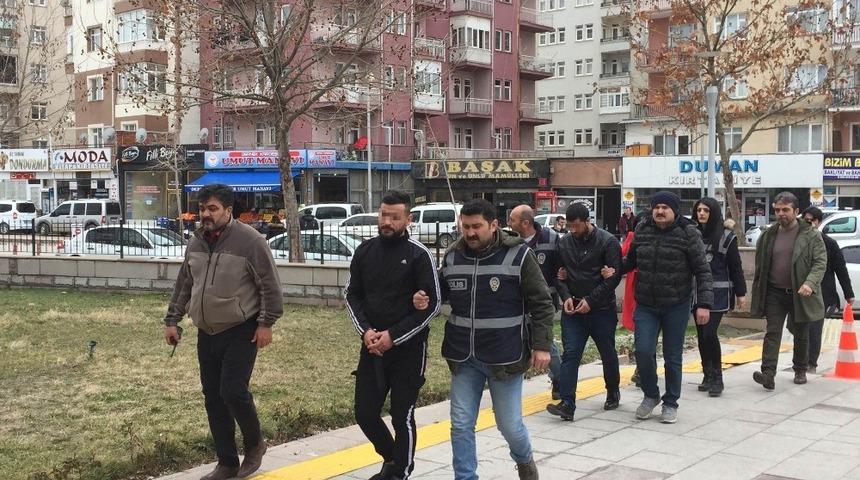 Kırşehir&rsquo;de masaj salonuna fuhuş baskını: 3 g&ouml;zaltı