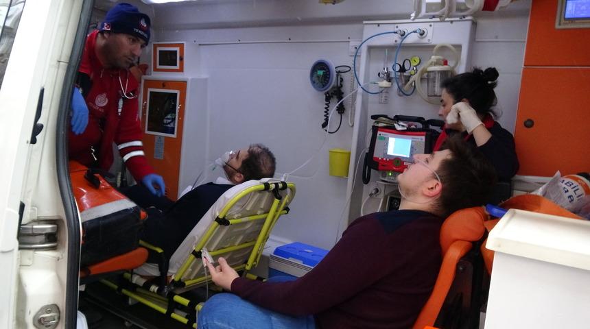 Fatih&rsquo;teki yangında mahsur kalan 2 kişiyi&nbsp;itfaiye ekipleri kurtardı