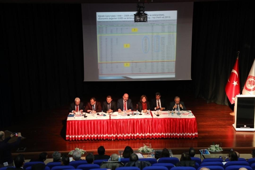 Eğirdir G&ouml;l&uuml;, SD&Uuml; ev sahipliğinde masaya yatırıldı