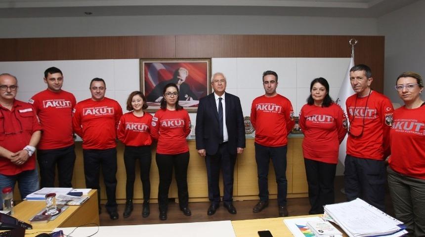 AKUT İzmir ekibi, Karabağlar&rsquo;daki okullarda depremle ilgili sunum yapacak