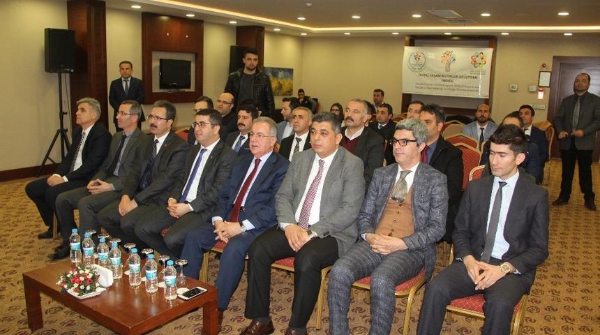 &Ouml;ğrencilere robotik kodlama eğitimi veriliyor