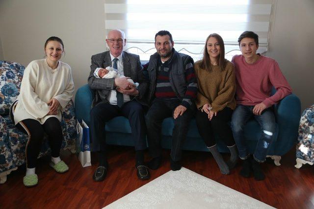 Başkan Kazım Kurt’un Hoş Geldin Bebek ziyaretleri sürüyor