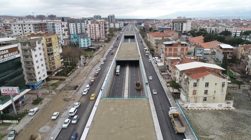 Turgutlu&rsquo;daki kavşak projesinin yan yolları da hizmete girdi