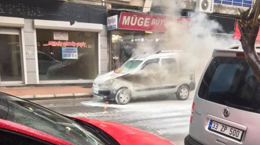 Seyir halindeki ara&ccedil; birden alev topuna d&ouml;nd&uuml;