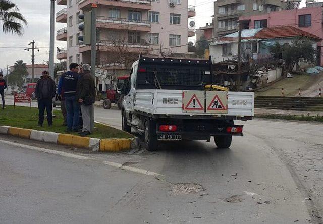 Milas’ta ışık ihlali yapan otomobil kaza yaptı; 1 yaralı