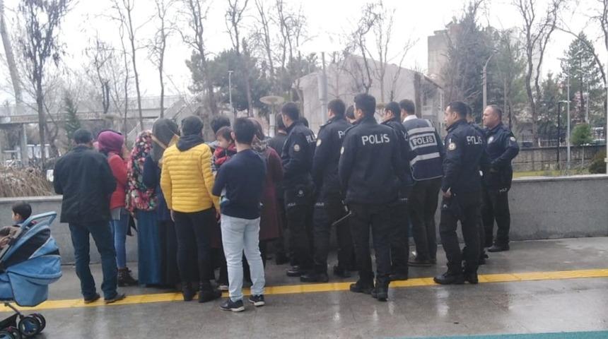 Adıyaman Adliyesinde olay &ccedil;ıkaranlara polis m&uuml;dahale etti