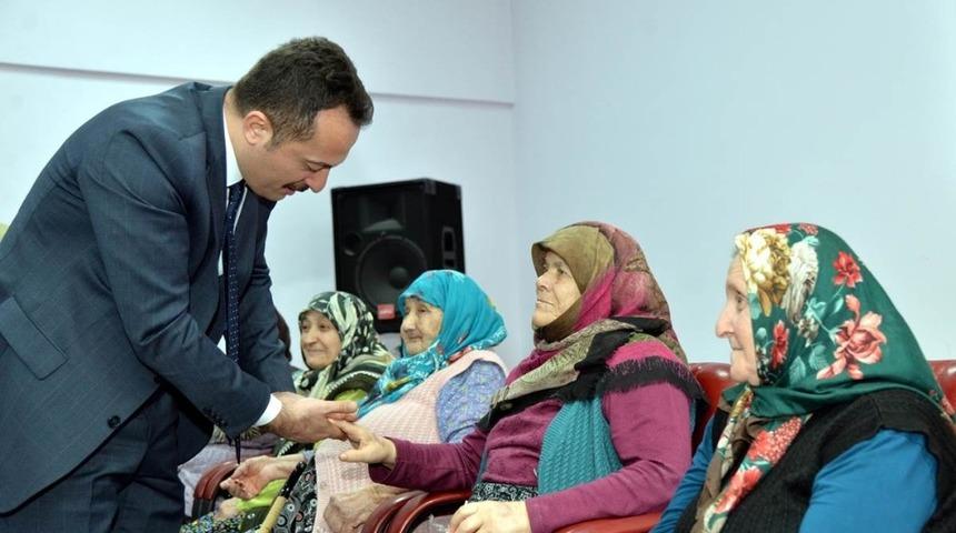 Vali Şent&uuml;rk, huzurevi sakinleriyle bir araya geldi