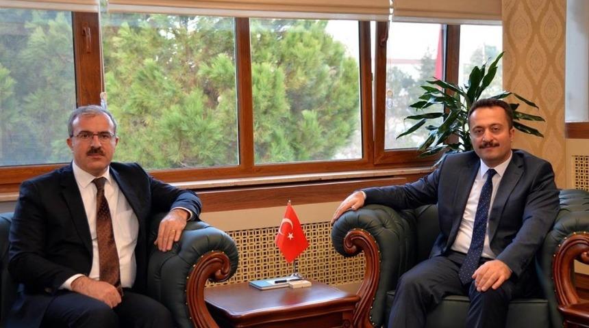 K&uuml;tahya Valisi Toraman&rsquo;dan Vali Şent&uuml;rk&rsquo;e ziyaret