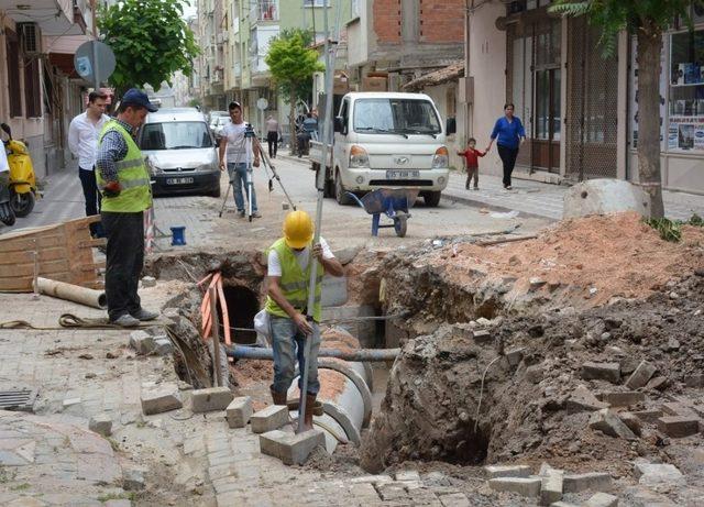 Yapılan çalışma sayesinde cadde esnafı aşırı yağışlardan etkilenmedi