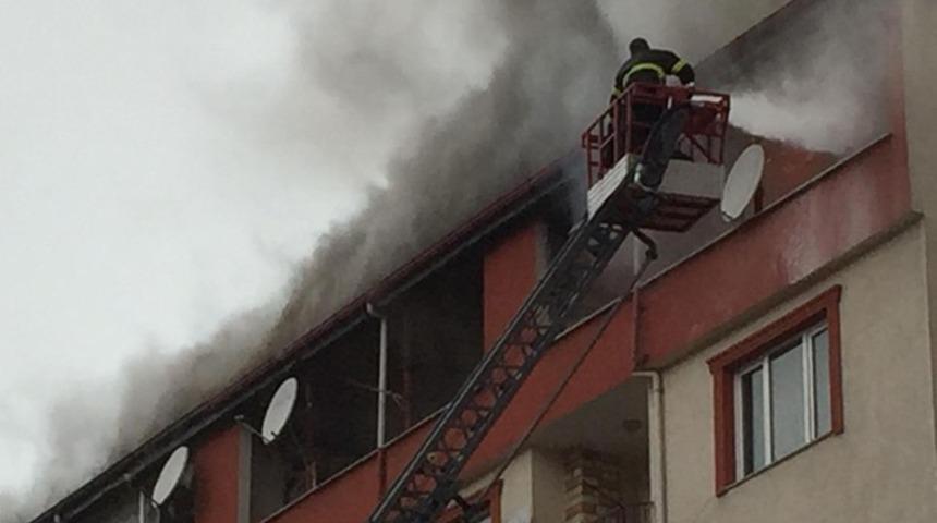 Giresun&rsquo;da apartmanın &ccedil;atı katında &ccedil;ıkan yangın korkuttu