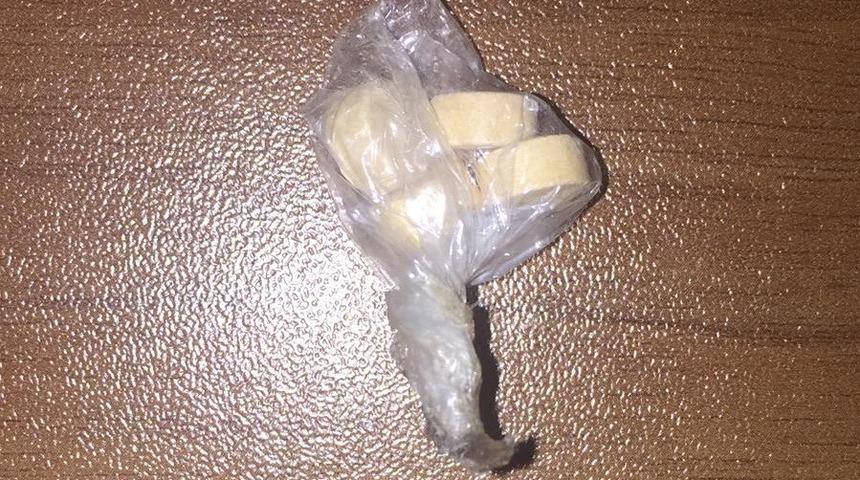 Şüpheli şahısların üzerinde uyuşturucu bulundu