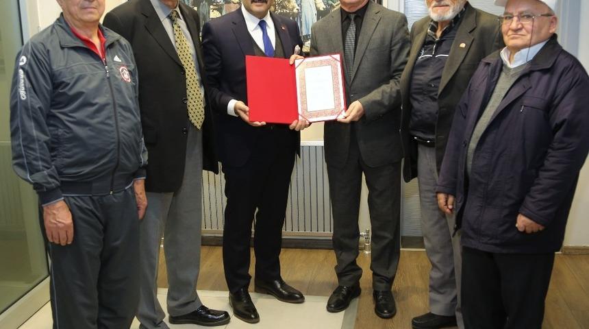 Huzurevi sakinlerinden manevi evlatları Başkan Cahan&rsquo;a teşekk&uuml;r ziyareti