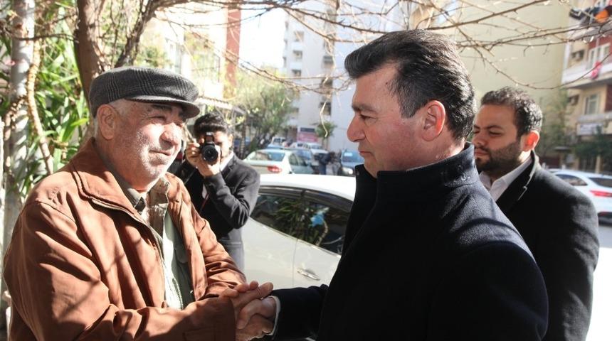 &Uuml;mmet Akın ziyaretlerini Meşrutiyet Mahallesinde s&uuml;rd&uuml;rd&uuml;