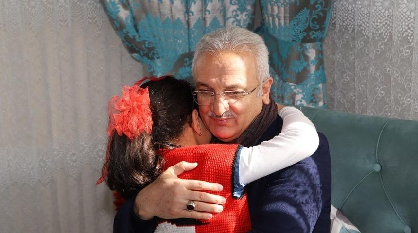 Erzincan’da evi yanan Çiçek ailesinin mağduriyeti giderildi