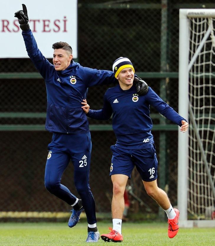 Fenerbahçe'de Şener Özbayraklı Kayserispor maçının kadrosuna alınmadı G4