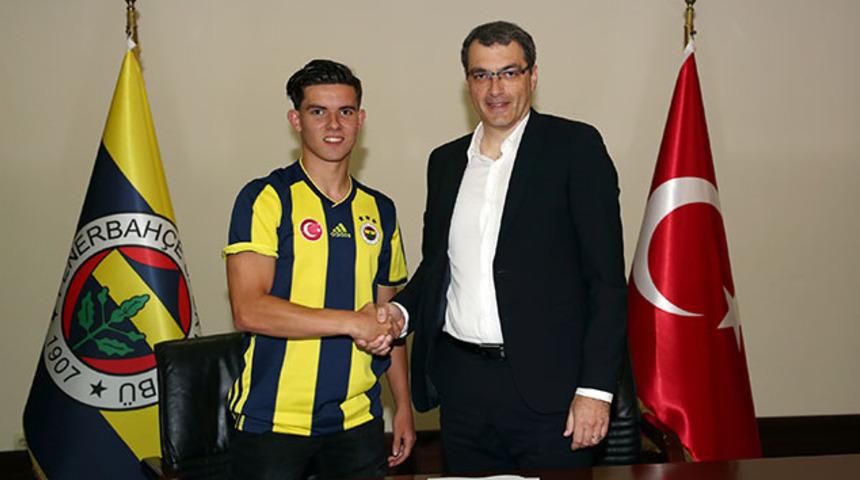 Ferdi Kadıoğlu, Fenerbah&ccedil;e'yle ilgili fotoğraflarını kaldırdı