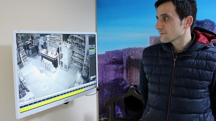 Bir ayda iki kere soyuldu