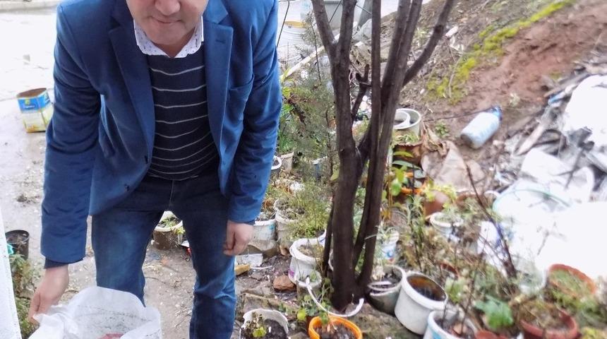 Yaşlı kadının sobasını her g&uuml;n muhtar yakıyor