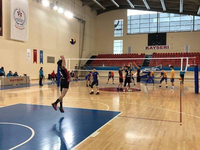 Okullar Arası Voleybol Genç A Grup Birinciliği Müsabakaları Başladı