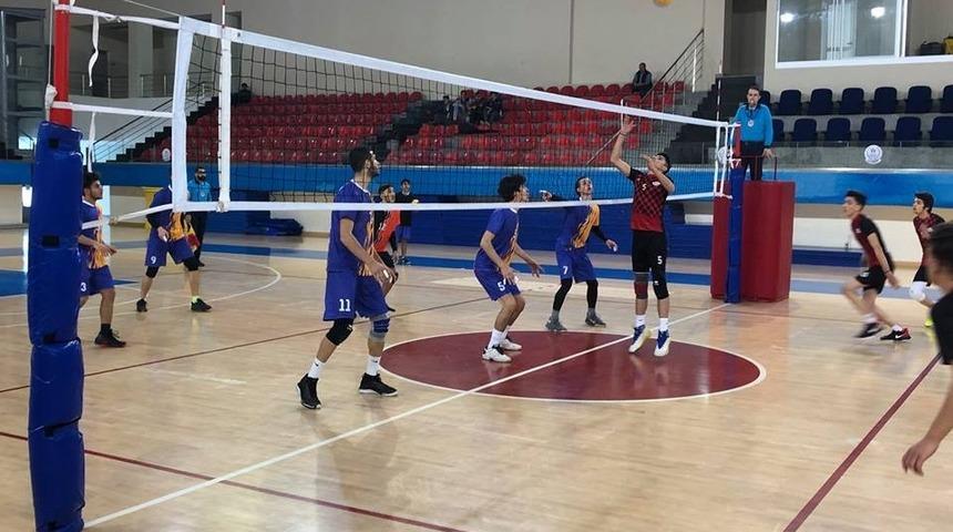 Okullar Arası Voleybol Gen&ccedil; A Grup Birinciliği M&uuml;sabakaları Başladı